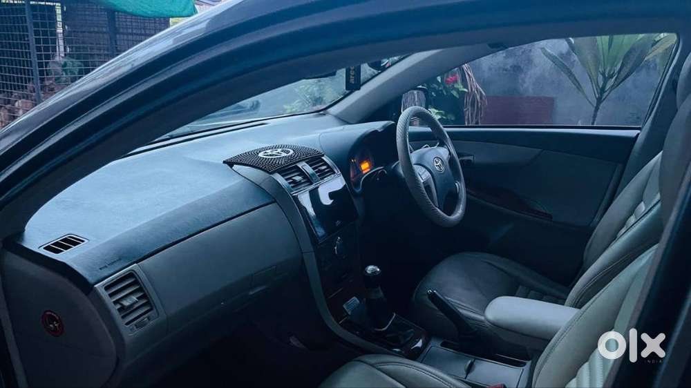 Toyota Corolla Altis 2009-10 Petrol Well Maintained