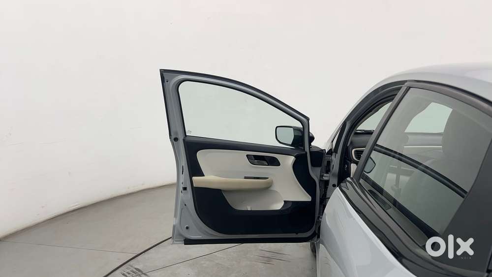 Tata Altroz Xm Plus Petrol, 2025, Petrol
