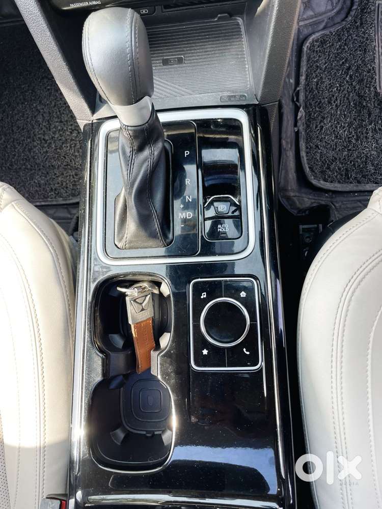 Mahindra Xuv700 2.2 Ax 7 Diesel At Luxury Pack Str Awd, 2025, Diesel