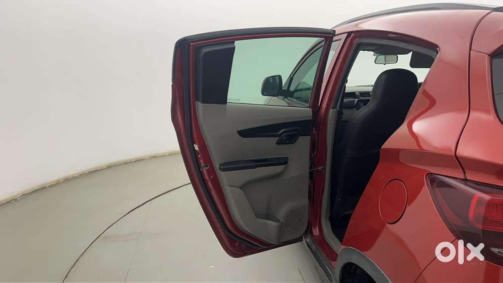 Mahindra Kuv 100 2016-2017 Mfalcon G80 K4 Plus, 2017, Petrol