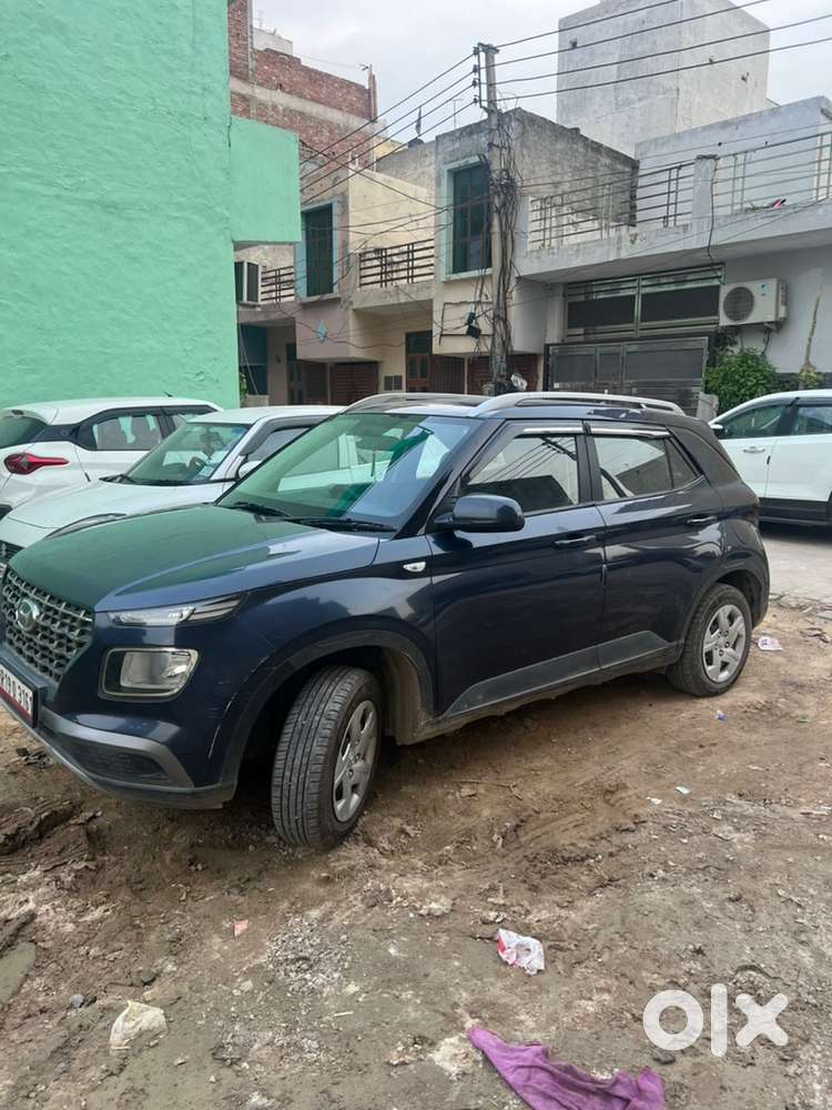 Hyundai Venue 2021 Petrol Well Maintained