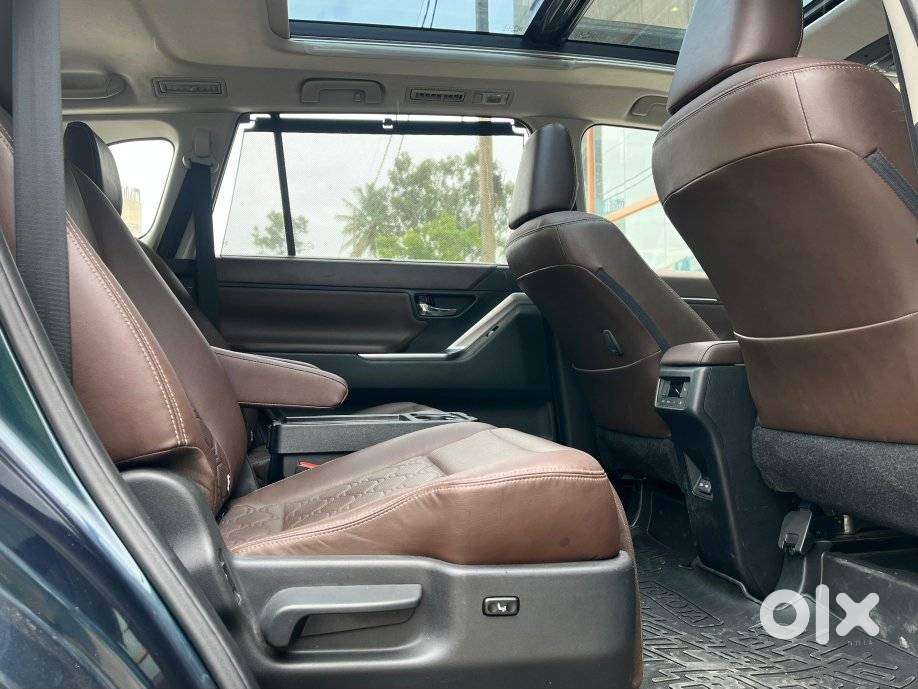 Toyota Innova Hycross 2.0 Zx (o) Hybrid 7 Str, 2023, Petrol