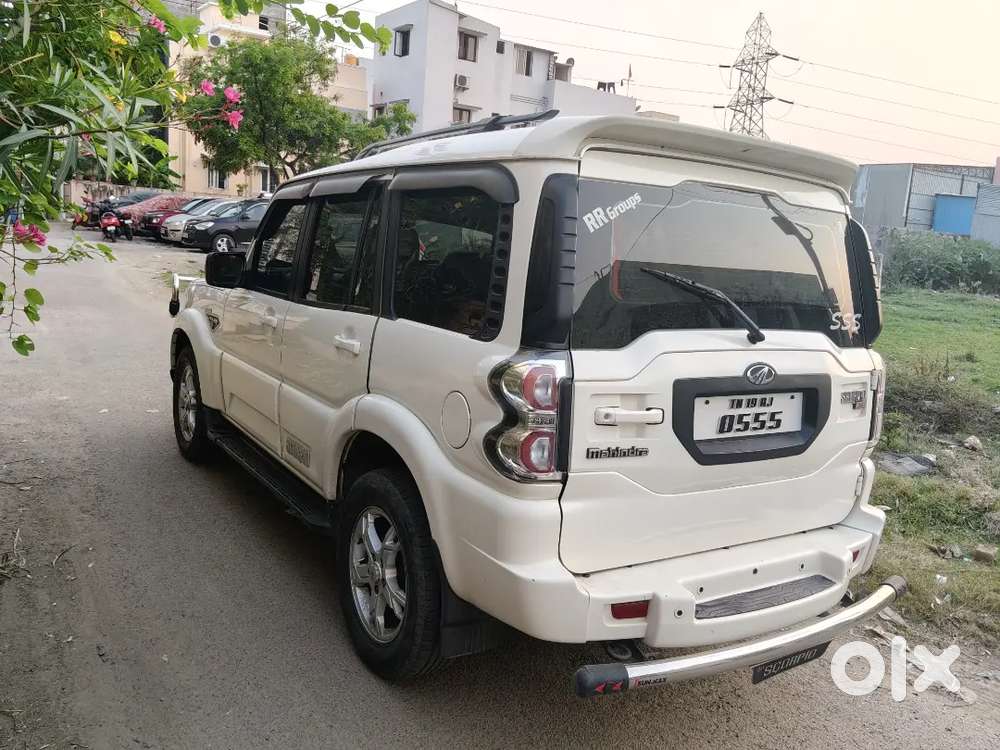 Mahindra Scorpio S10