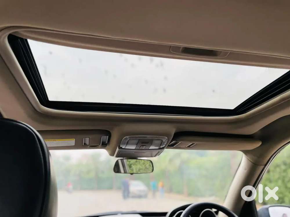 Mahindra Xuv500 W10 Fwd 2017 Diesel Auto Sunroof 1st Owner Top Model