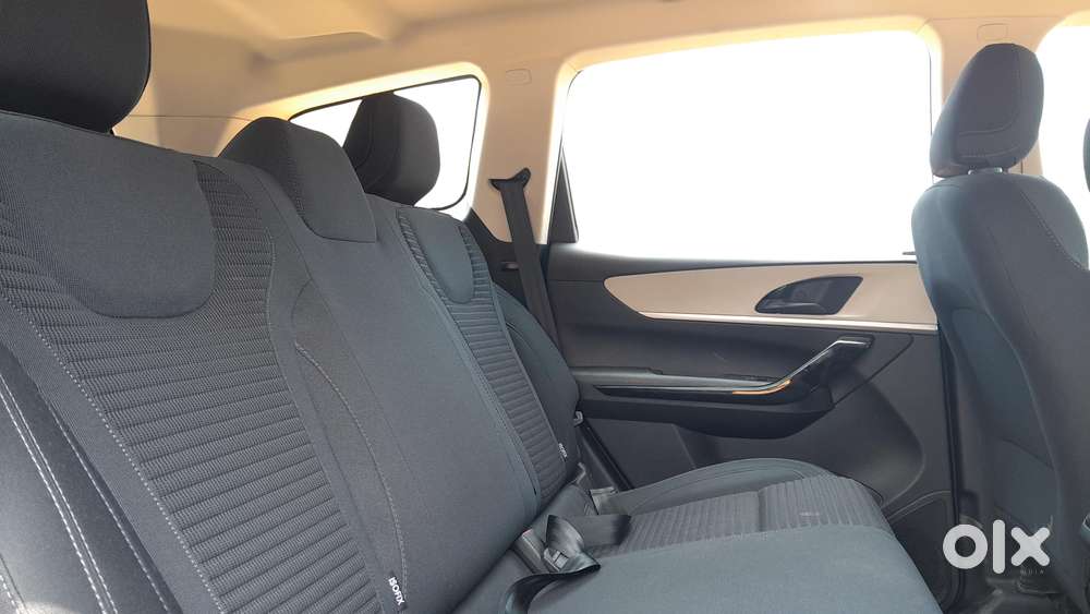Mahindra Xuv700 2.0 Ax 5 Petrol At Str, 2022, Petrol