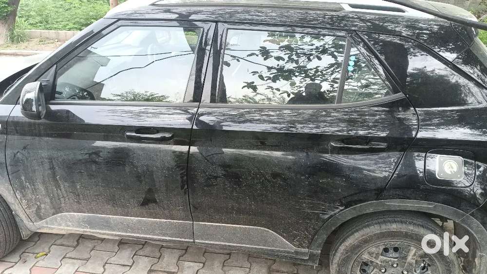 Hyundai Venue 2025 Petrol 7320 Km Driven