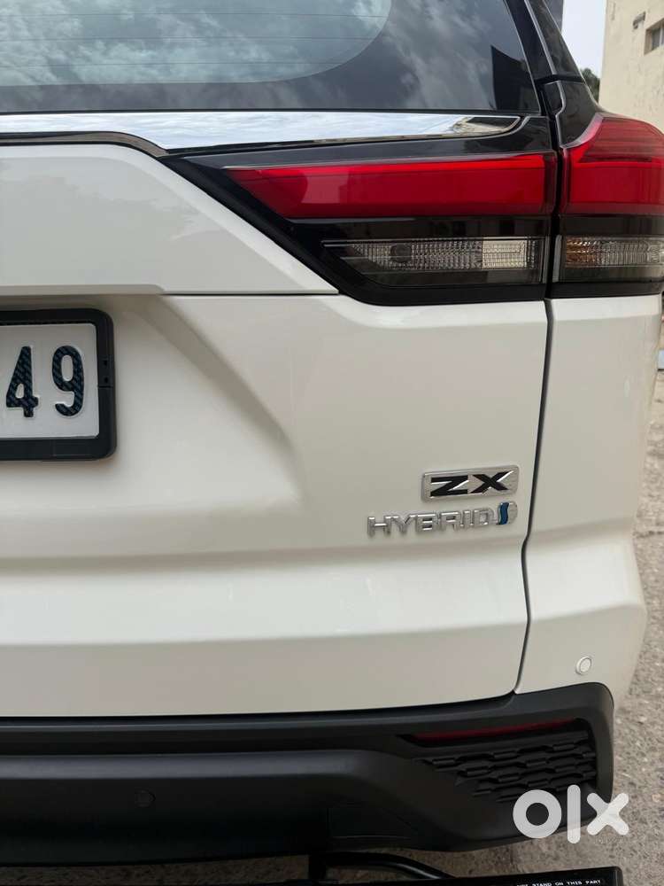 Toyota Innova Hycross 2.0 Zx Hybrid 7 Str, 2024, Petrol