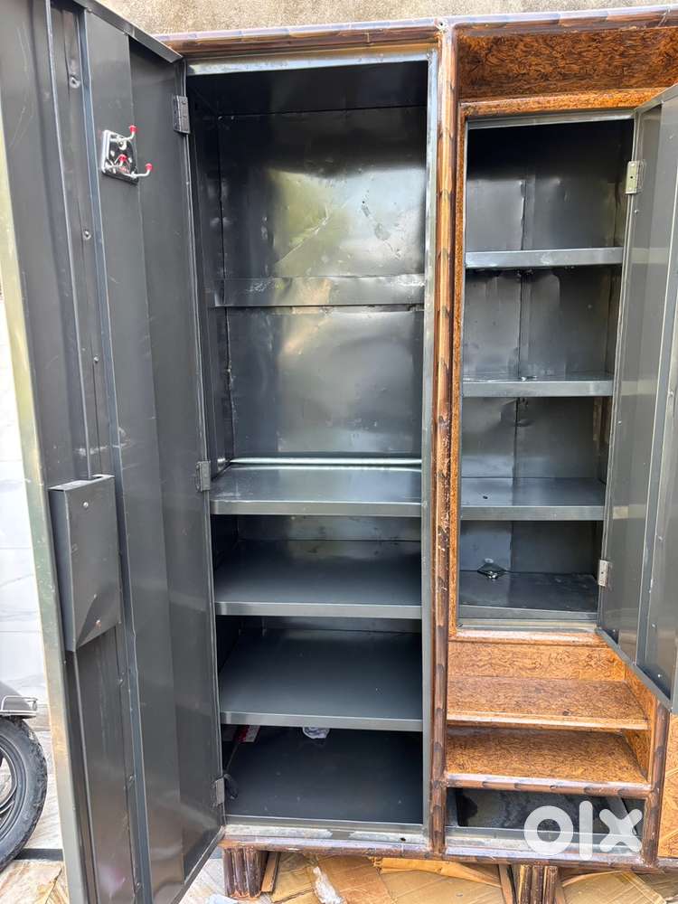 Iron Almira full Size 5.5&rdquo; foot