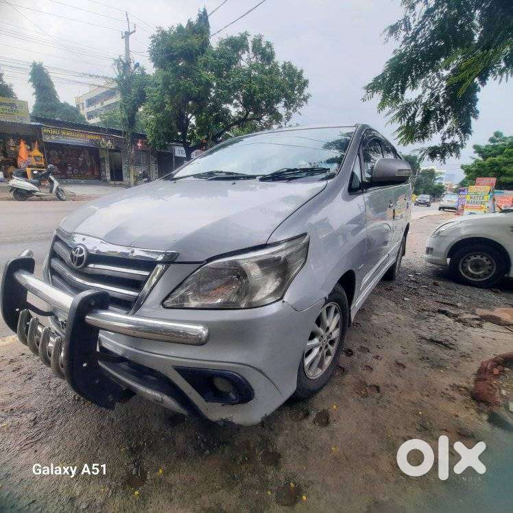 Toyota Innova 2.5 Vx 8 Seater Bs Iv, 2014, Diesel