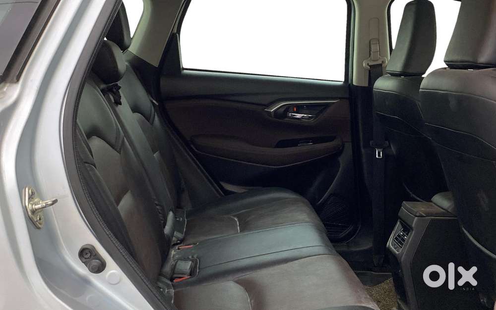 Maruti Suzuki Grand Vitara 1.5 Alpha Smart Hybrid Dual Tone, 2022, P..