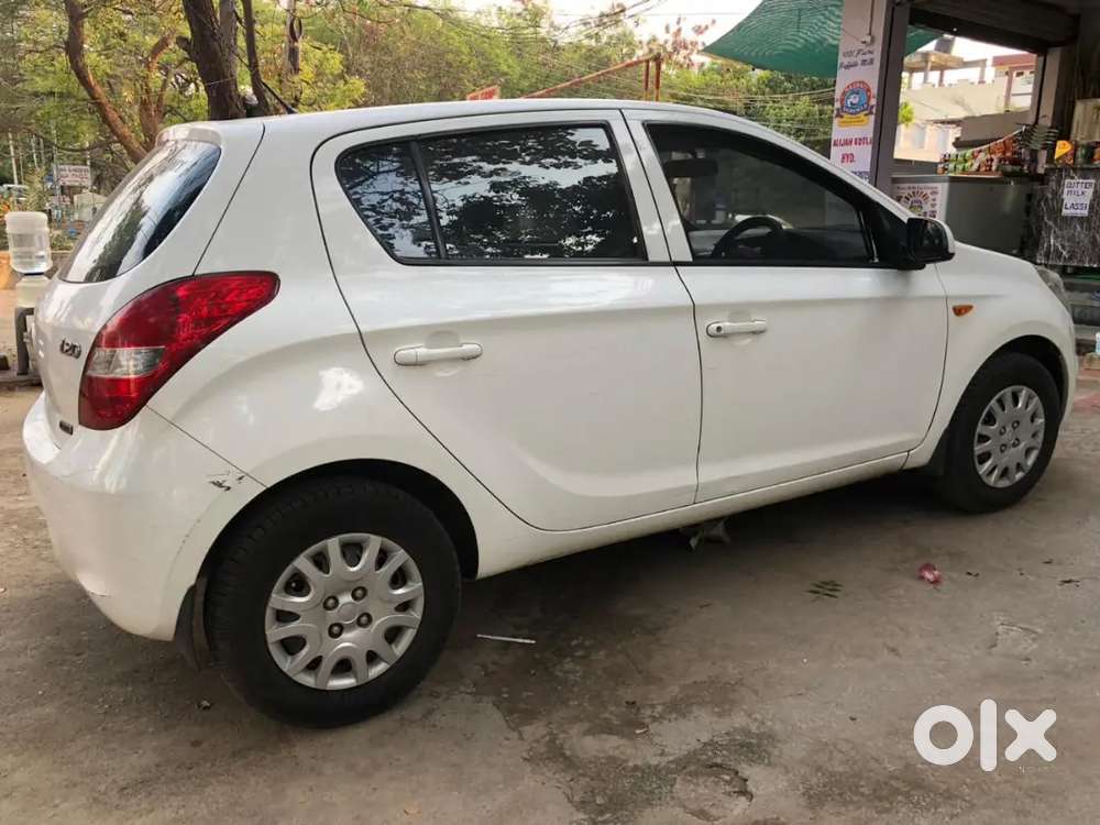Hyundai I20 2011 Petrol 37000 Km Driven Army
