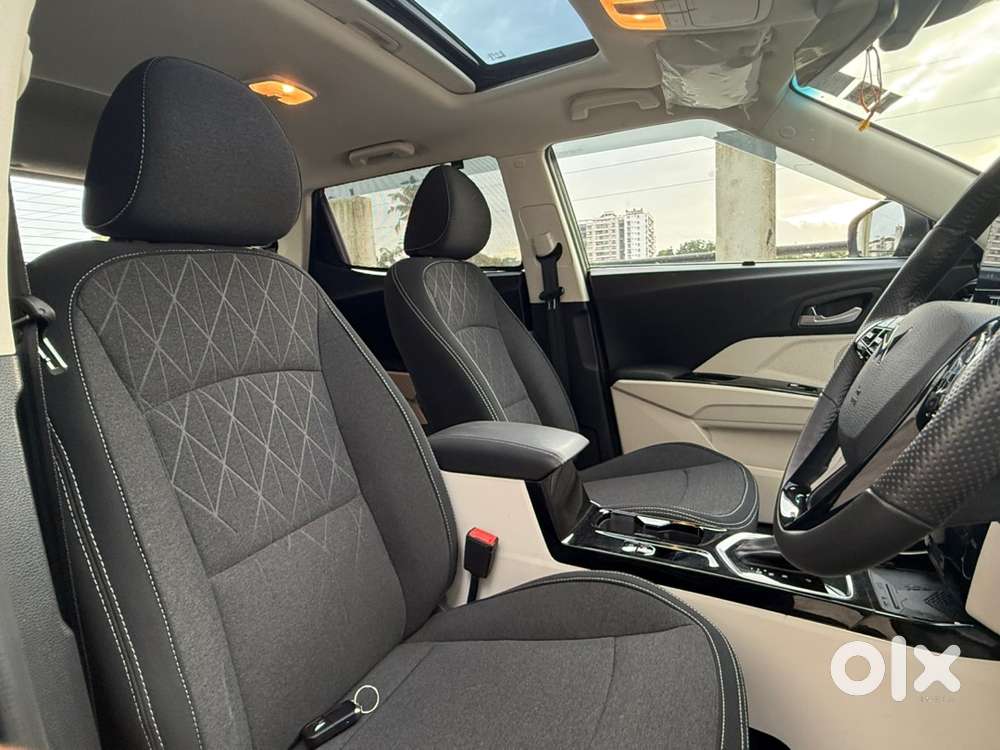Xuv 3xo (black) Ax5l Petrol Automatic  Price Slightly Negotiable