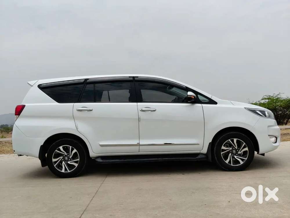Toyota Innova Crysta 2.4 Diesel 2025