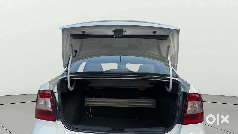 Skoda Rapid 2011-2013 1.6 Mpi At Ambition, 2013, Petrol