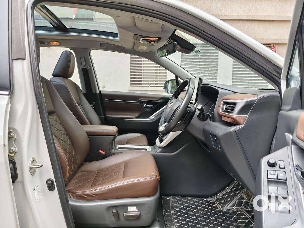 Toyota Innova Hycross 2.0 Zx Hybrid 7 Str, 2023, Petrol