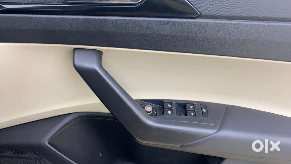 Skoda Slavia 1.0 Tsi Style At, 2023, Petrol