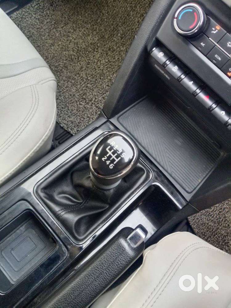 Mahindra Xuv700 2.2 Ax 5 Diesel Mt Str, 2022, Petrol