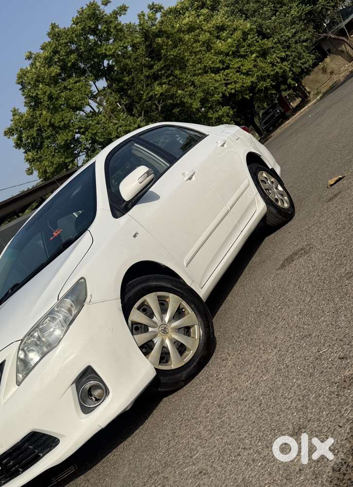 Toyota Corolla Altis Facelift, 2012, Petrol