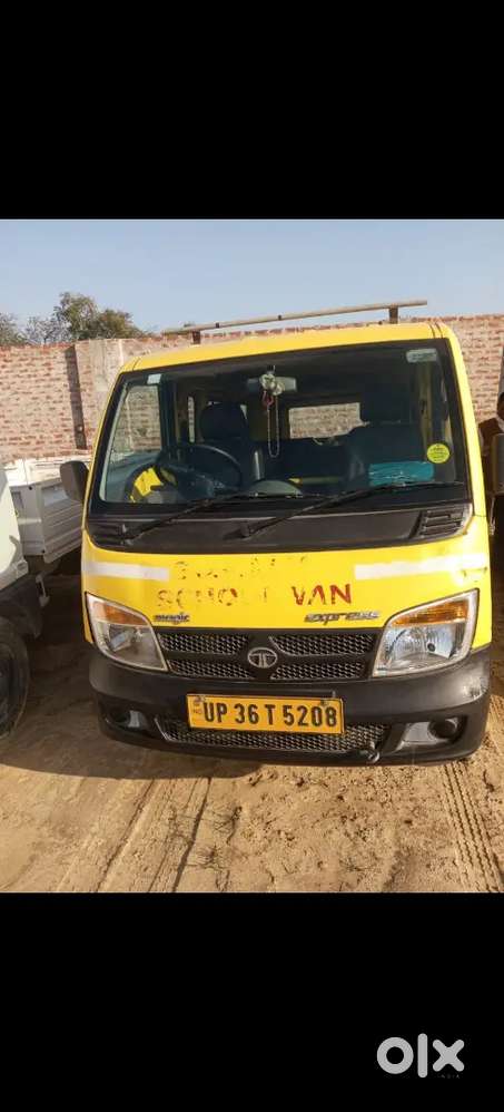 Olx tata best sale magic school van