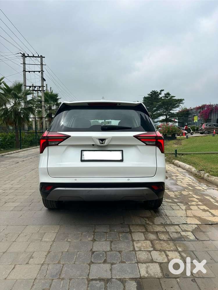 Mahindra Xuv700 Ax 3 Petrol Mt 5 Str (e), 2022, Petrol