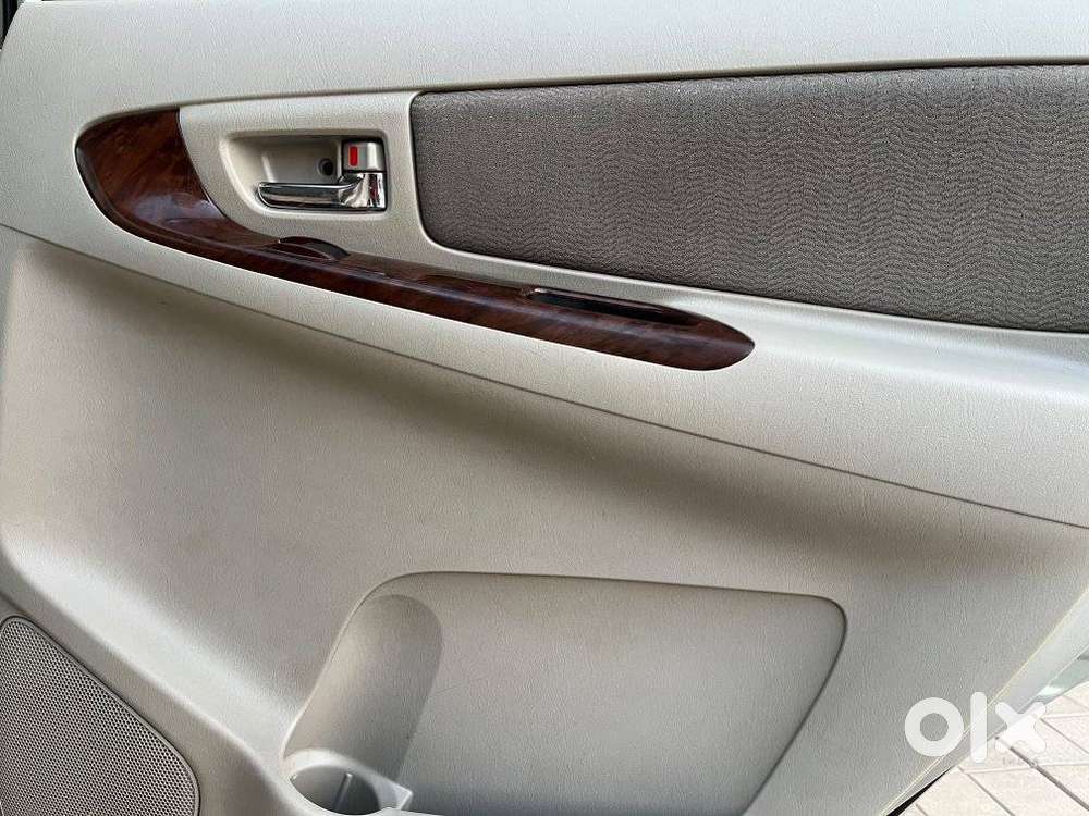 Toyota Innova 2.5 V 8 Str, 2014, Diesel