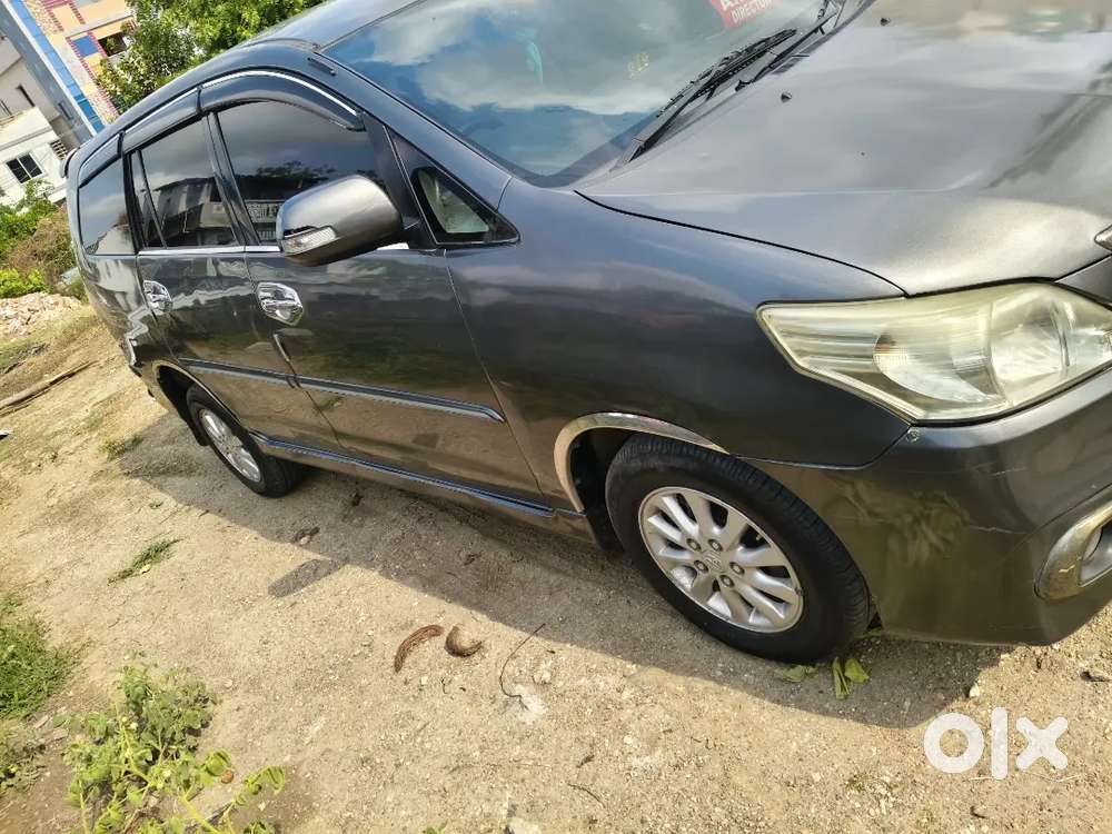 Toyota Innova 2012 Diesel 270000 Km Driven