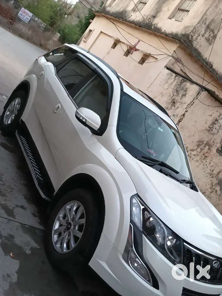 Xuv 500 W10 Amt 4*4 Sunroof Top Model