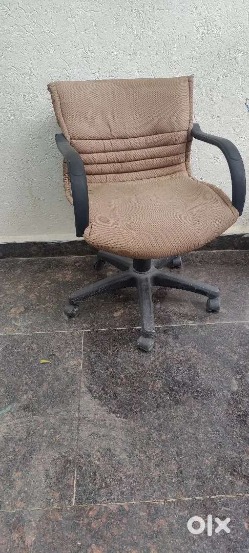 Executive styles medium back chair with wheels