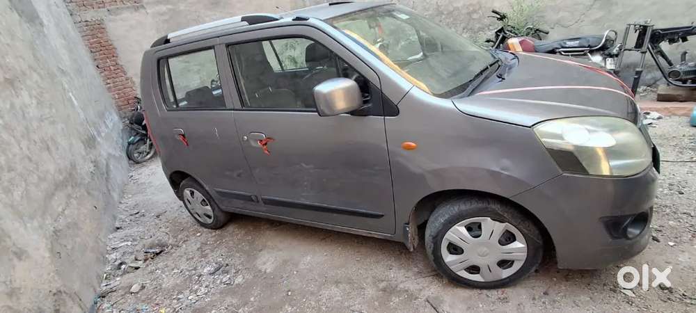 गुड कंडीशन कंपनी कलर्स वेल ओके गाड़ी