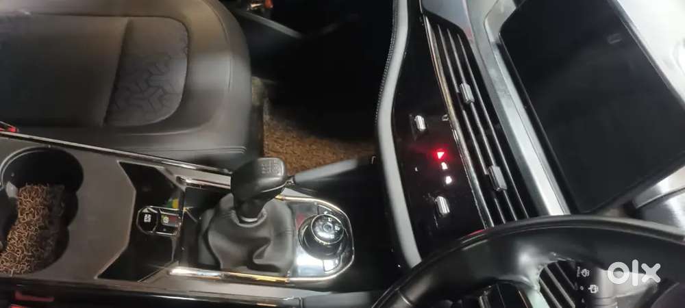 Tata Safari Dark Edition 2024