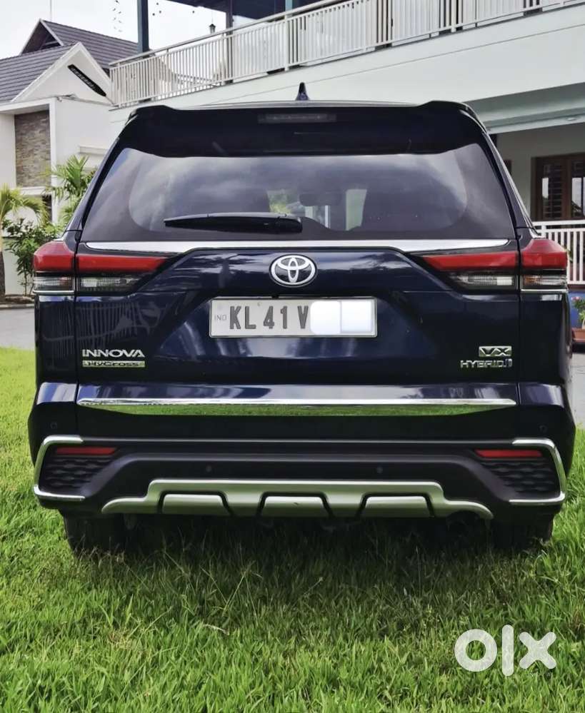 Toyota Innova Hycross 2024 Petrol Well Maintained