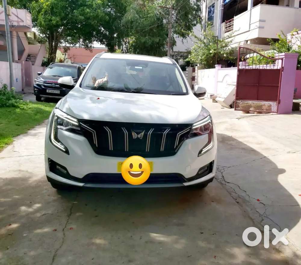 New Mahindra Xuv 700 Ax7 Mt Petrol Manual 7 Seater 2025