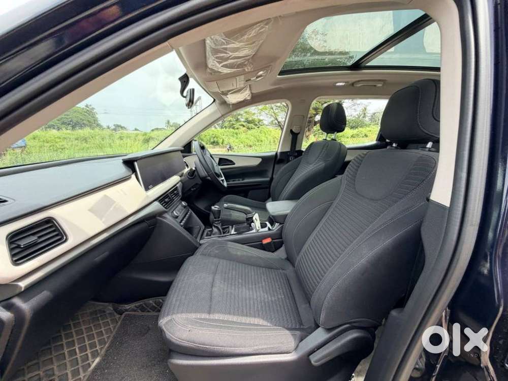 Mahindra Xuv700 2.0 Ax 5 Petrol Mt Str, 2021, Petrol