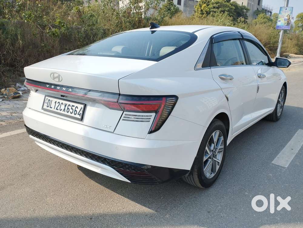 Hyundai Verna 1.5 Sx Ivt, 2023, Petrol