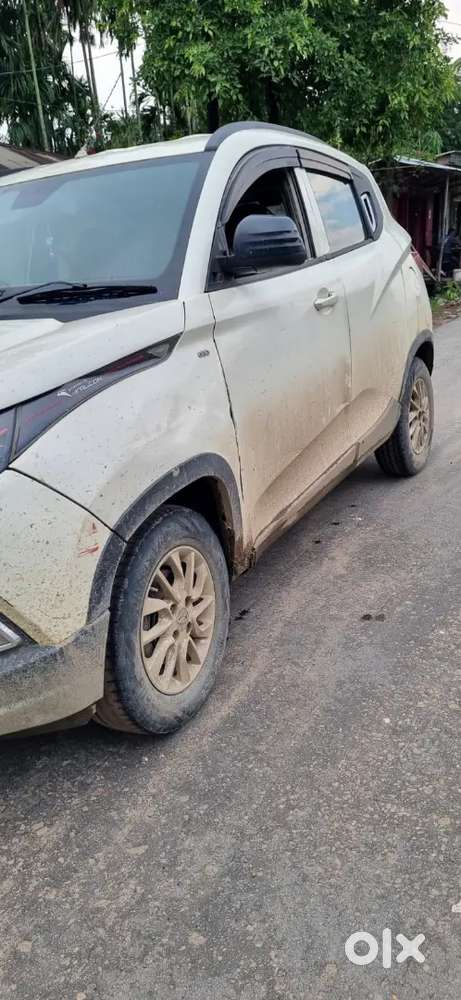 Mahindra Kuv 100 2016 Petrol 76000 Km Driven