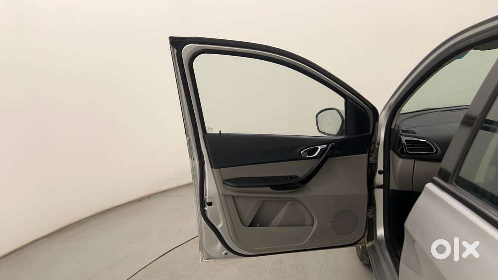 Tata Tiago Xza, 2017, Petrol
