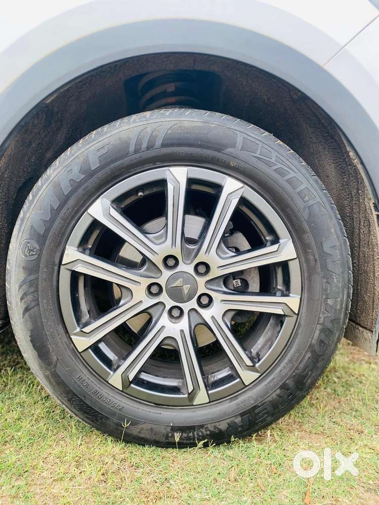 Mahindra Xuv700 2.0 Ax 7 Petrol Mt Str, 2024, Petrol