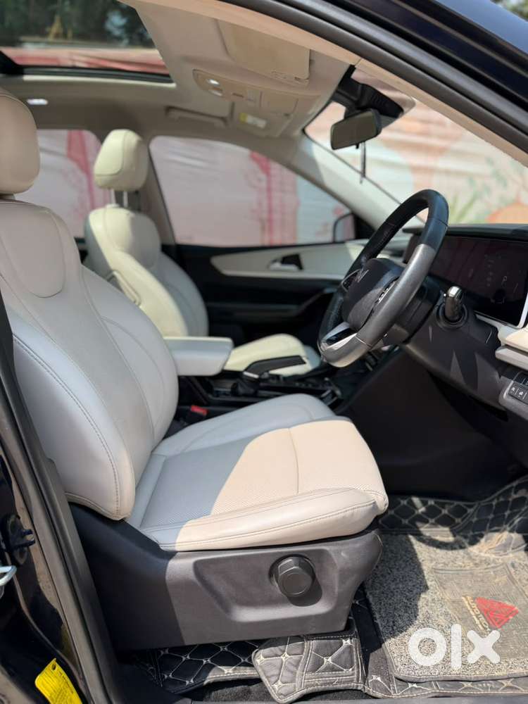 Mahindra Xuv700 2.0 Ax 7 Petrol At Str, 2023, Petrol