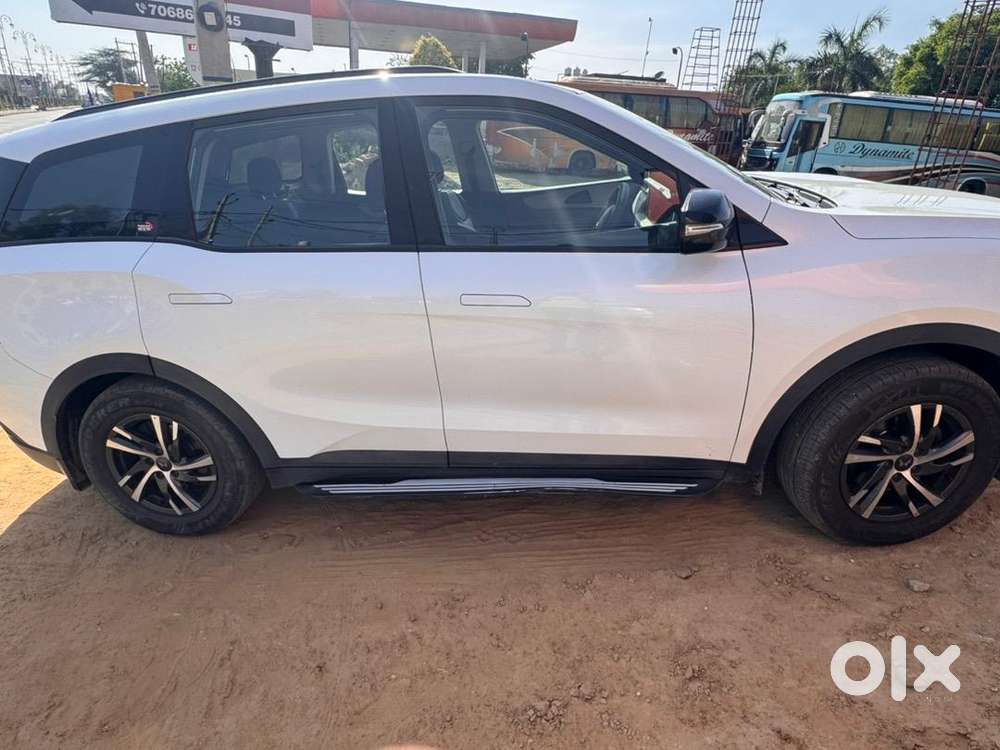 Mahindra Xuv700 2022 Diesel Well Maintained