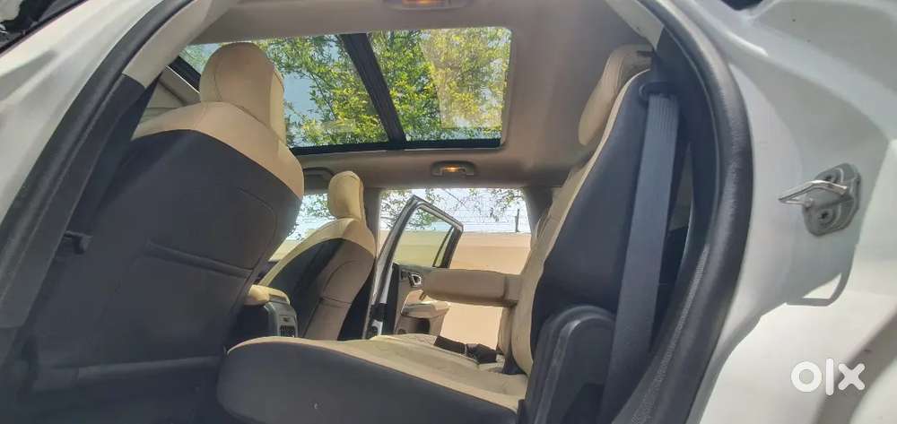 December 2024 Jeep Meredian 4x2 Limited Automatic.