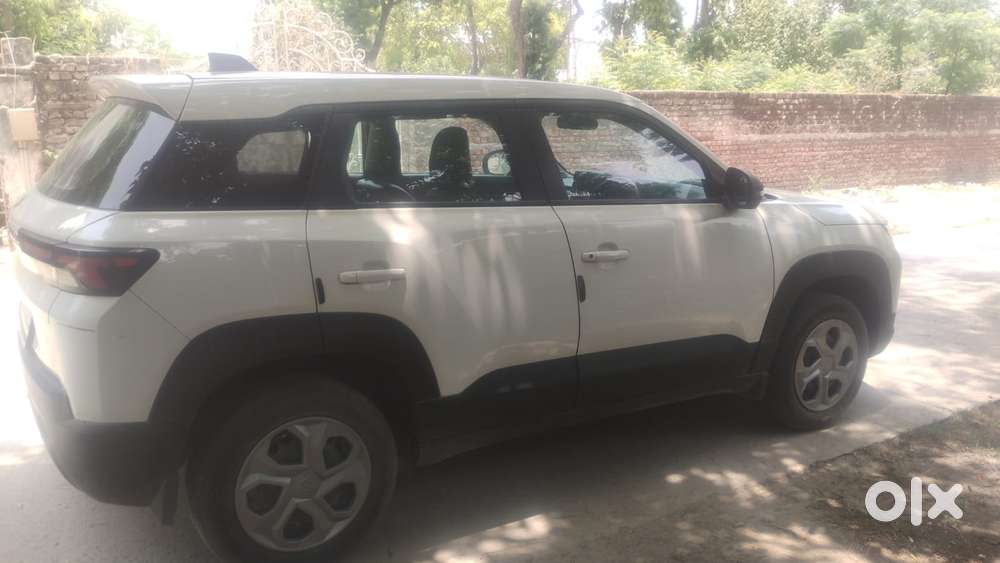 Maruti Suzuki Brezza 1.5 Lxi Smart Hybrid, 2023, Petrol