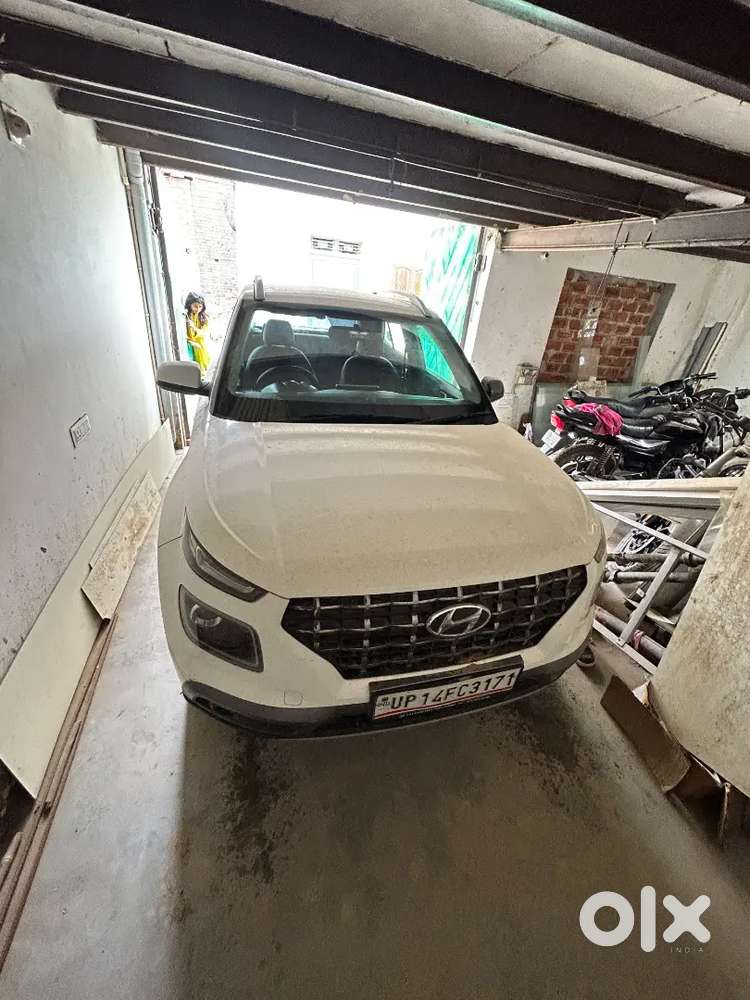Hyundai Venue 2022 Petrol 33000 Km Driven