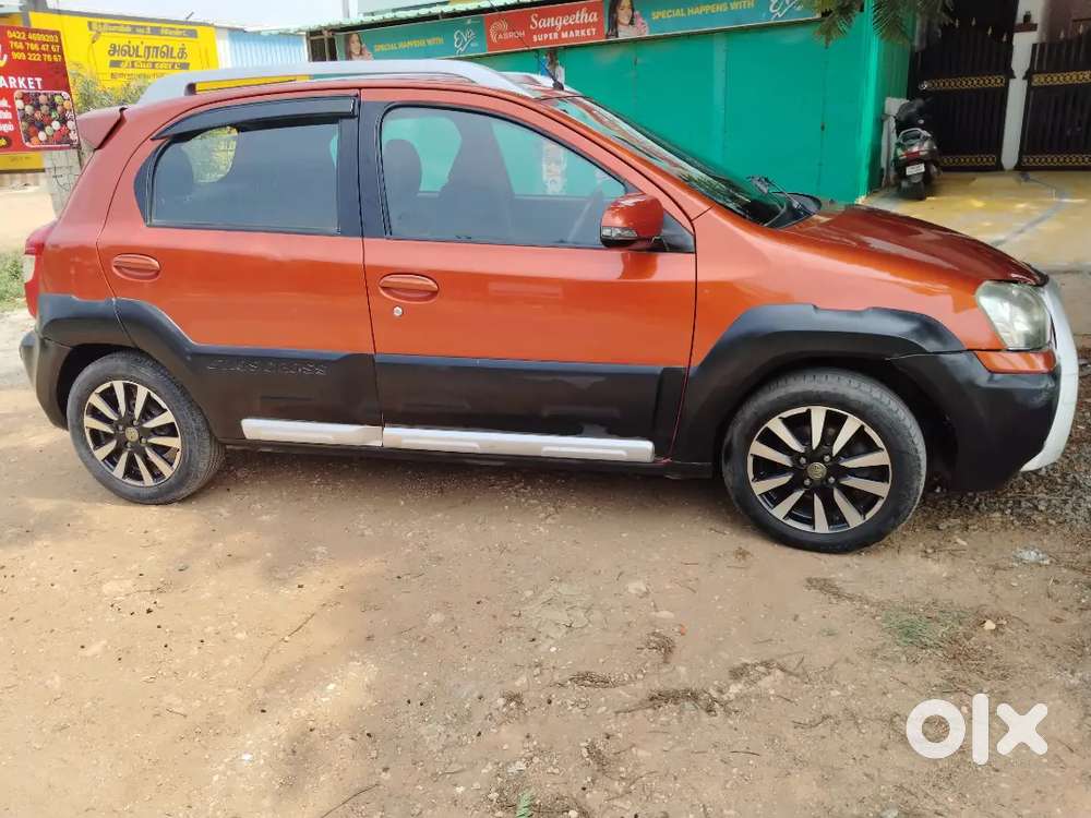 **toyota Etios Liva Cross 2015 – Sporty Orange – Excellent Condition**