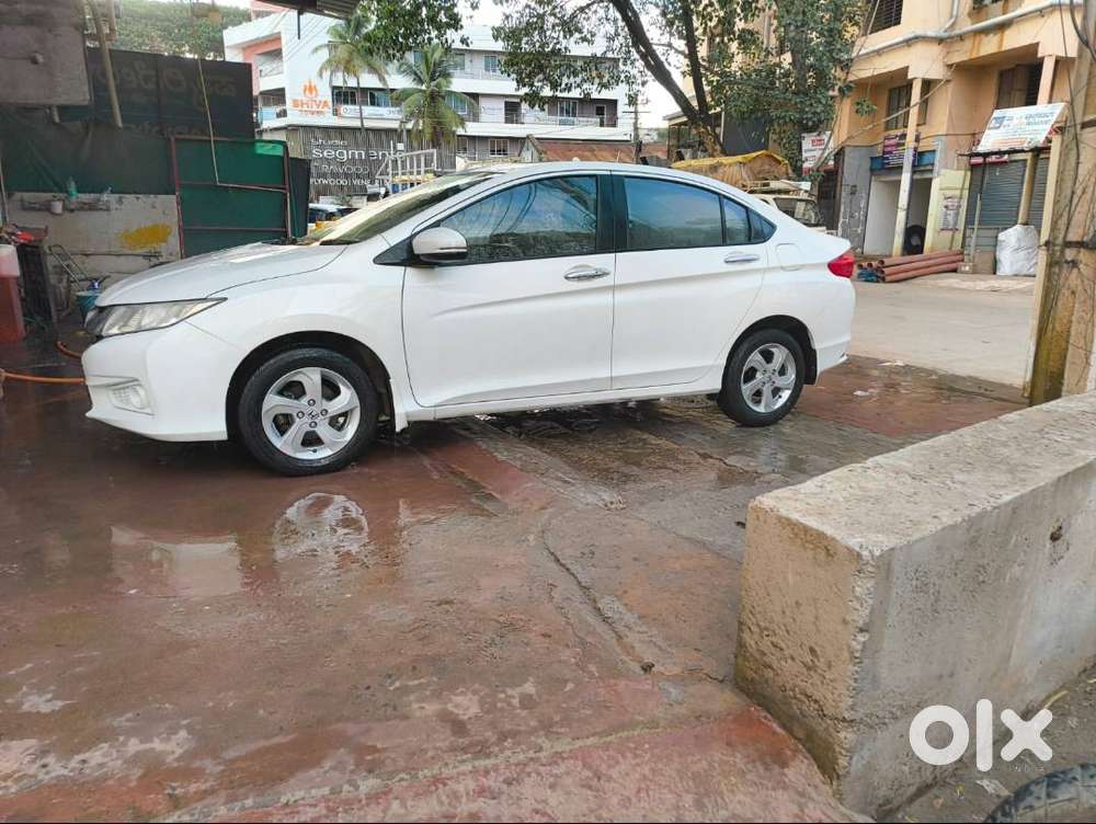 Honda City: 2016 Top End