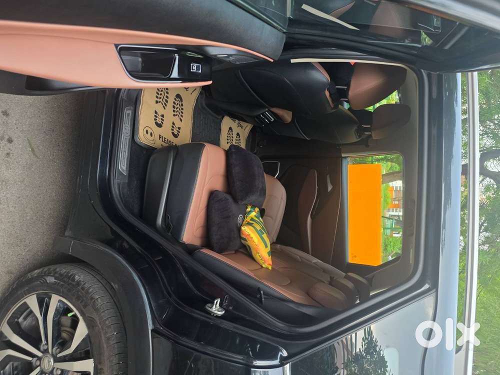 Mg Hector Plus 2023 Model Under Warranty.