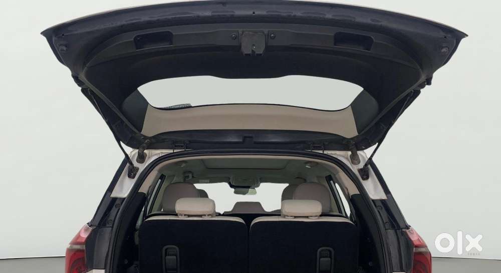 Mahindra Xuv700 2.2 Ax 7 Diesel At Luxury Pack Str Awd, 2022, Diesel