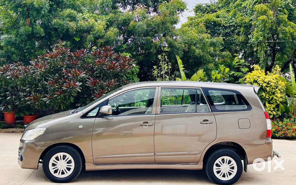 Toyota Innova 2.5 G (diesel) 7 Seater Bs Iv, 2015, Diesel
