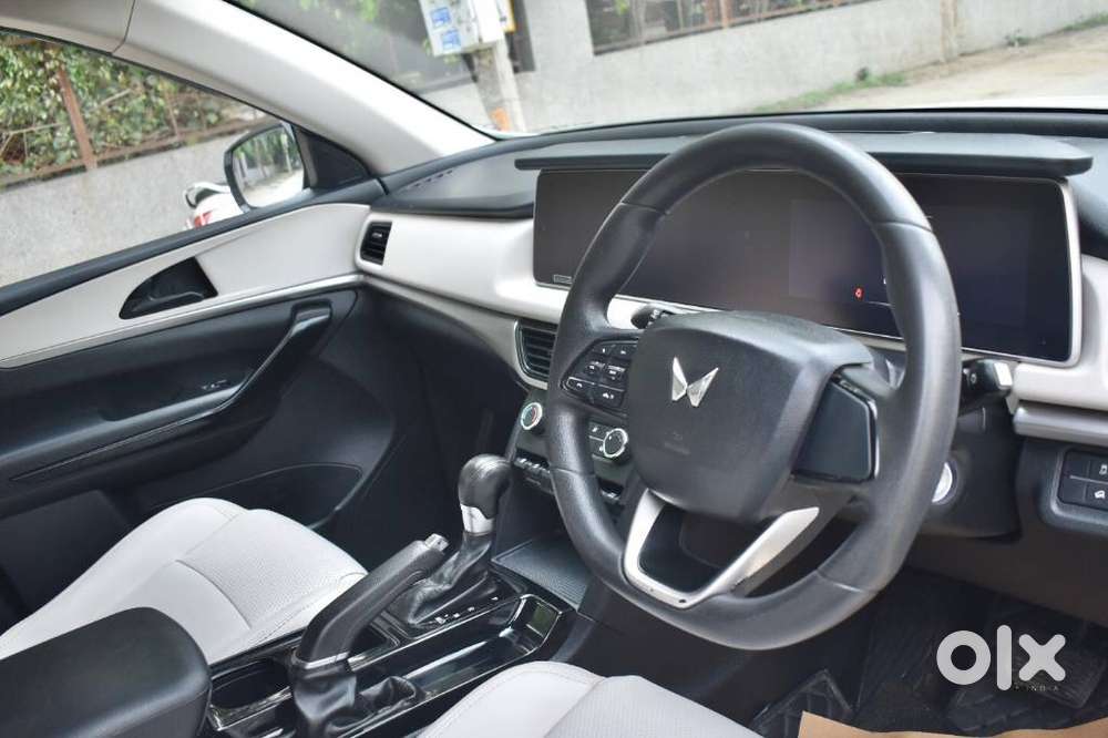 Mahindra Xuv700 2.2 Ax 5 Diesel At Str, 2022, Diesel