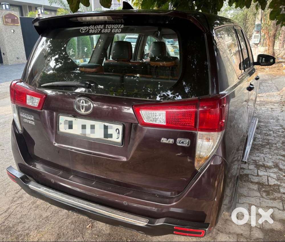 Innova Crysta Automatic 2.8g Captain Seats