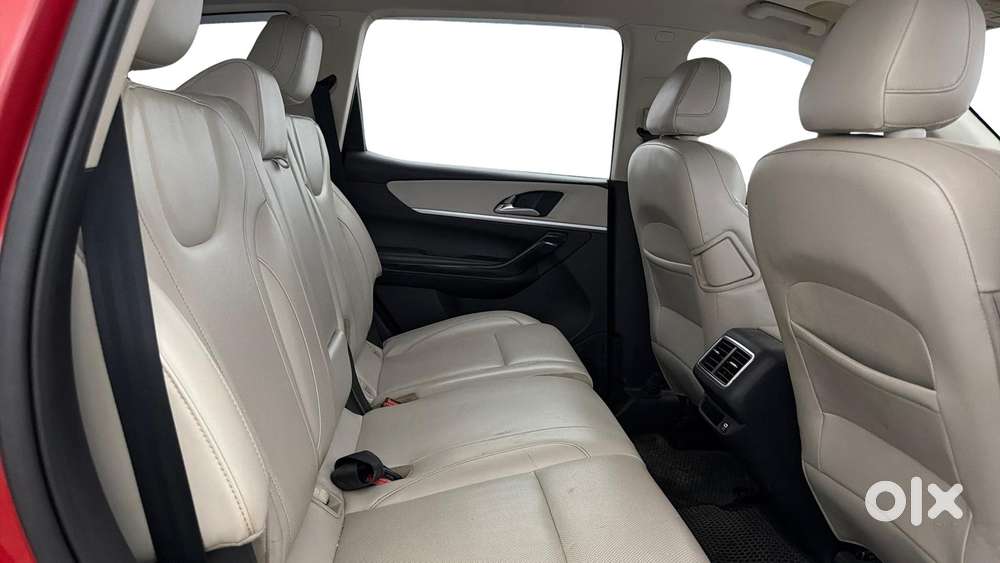 Mahindra Xuv700 2.0 Ax 7 Petrol Mt Str, 2021, Petrol
